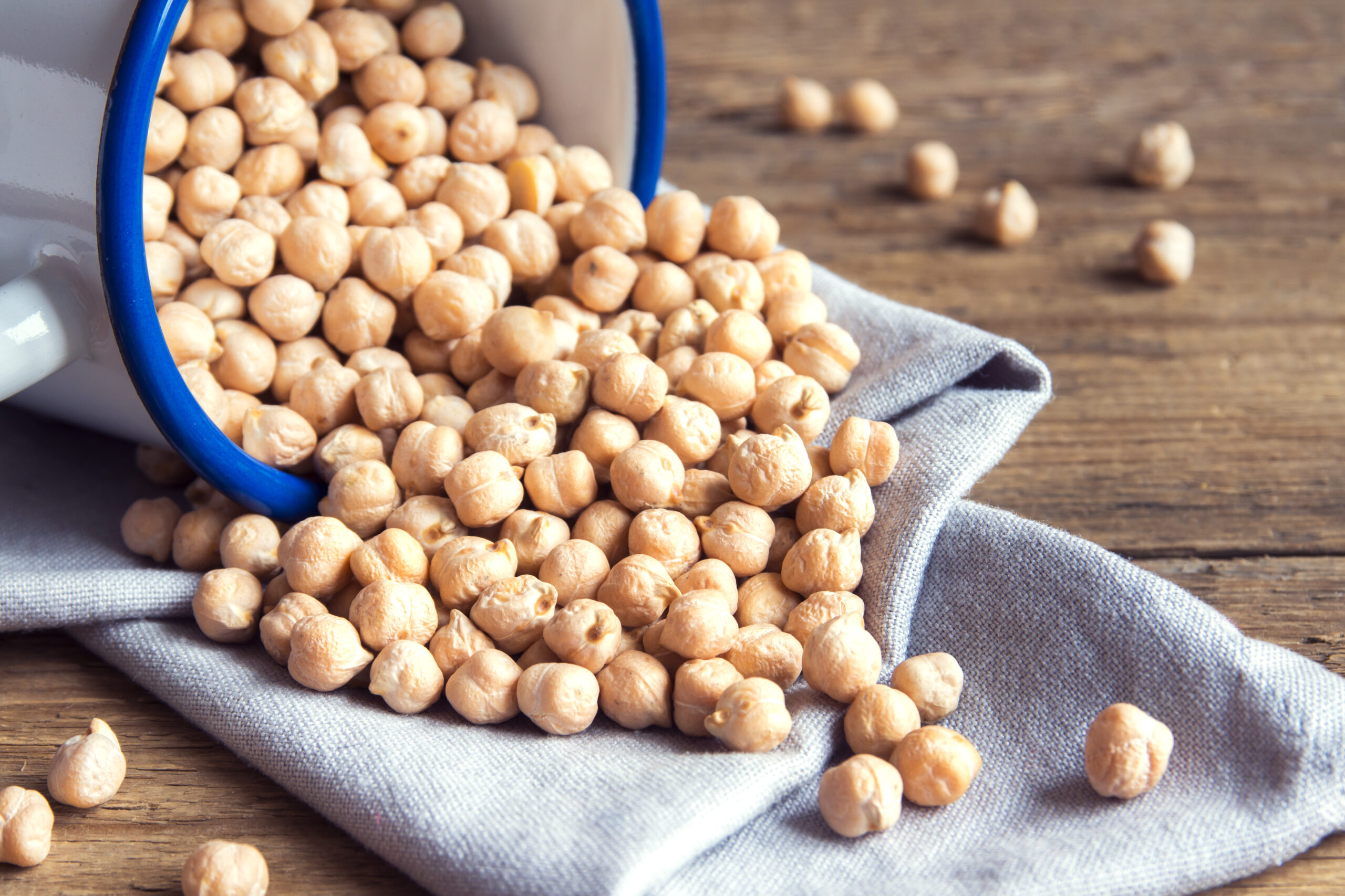 Raw organic chickpeas